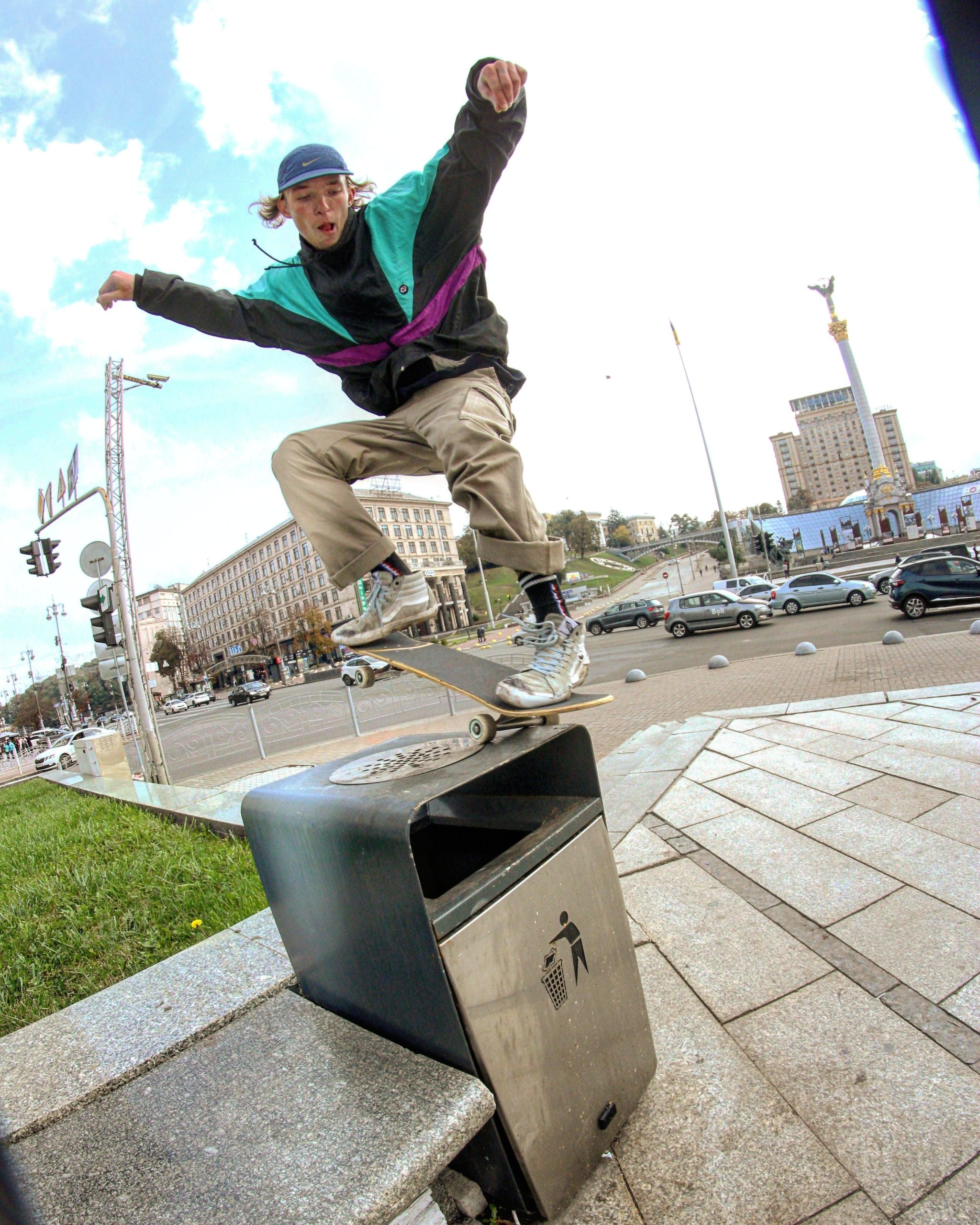 Fs nose grind on the trash box - Vlad Timoshenko, photo by Dmytro Kyrylets